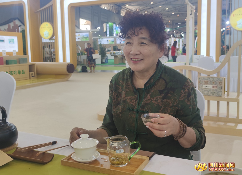 中國國際茶文化研究會理事、四川省茶文化協(xié)會會長張京_副本.jpg