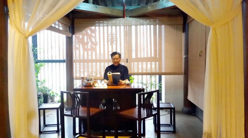 1.十年磨一劍，通過自學(xué)，任用霖從門外漢成了國學(xué)通。西充縣煙草專賣局供圖