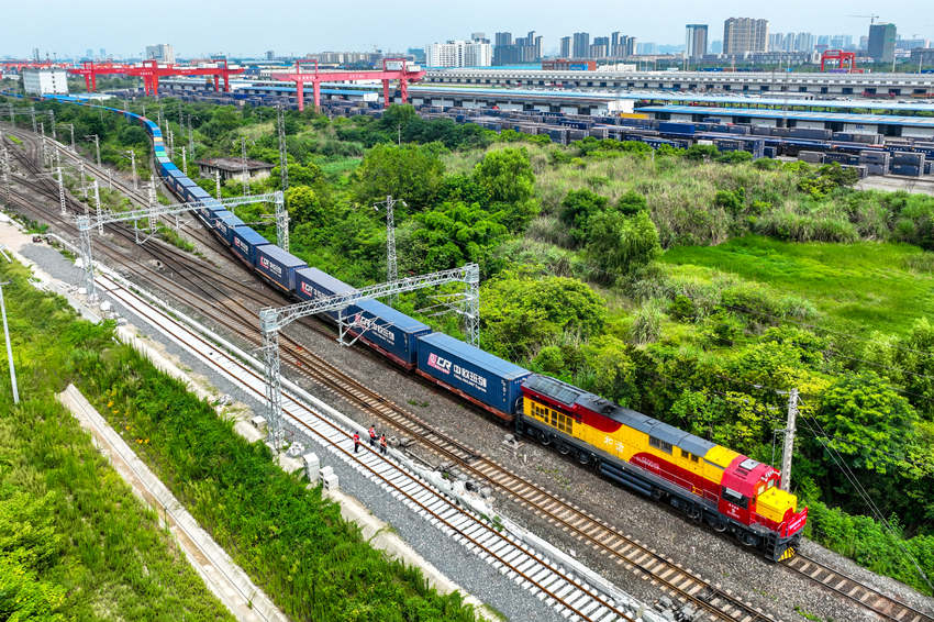中歐班列（成渝）駛出成都國際鐵路港。青白江區(qū)委宣傳部供圖