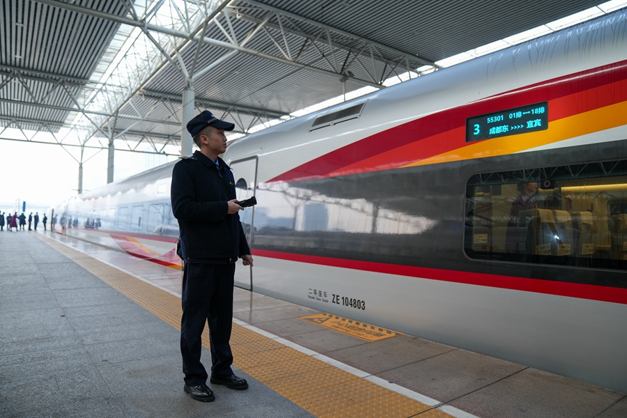 試驗(yàn)列車(chē)55301次從成都東站駛出（2）.jpg